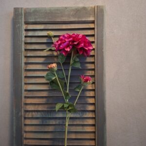 Dahlia kunstbloem met bloemen in een geranium rode kleur, van het merk Sylxz.