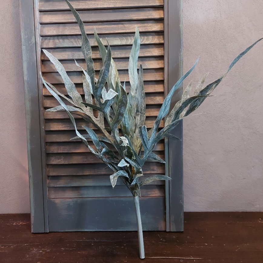 Hertshoorn kunstplant met blad in een grijsgroene kleur, van het merk Sylxz.