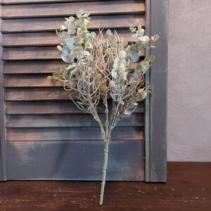 Eucalyptus kunstplant met klein rond blad in een grijsgroene kleur, van het merk Sylxz.