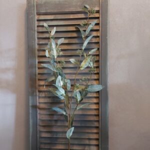 Twijg met grijsgroen wilgenblad en vruchtjes in een kunstvariant, van het merk Sylxz.