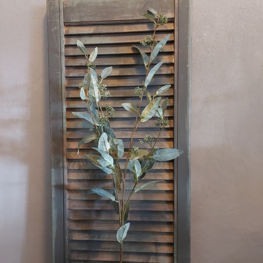 Twijg met grijsgroen wilgenblad en vruchtjes in een kunstvariant, van het merk Sylxz.