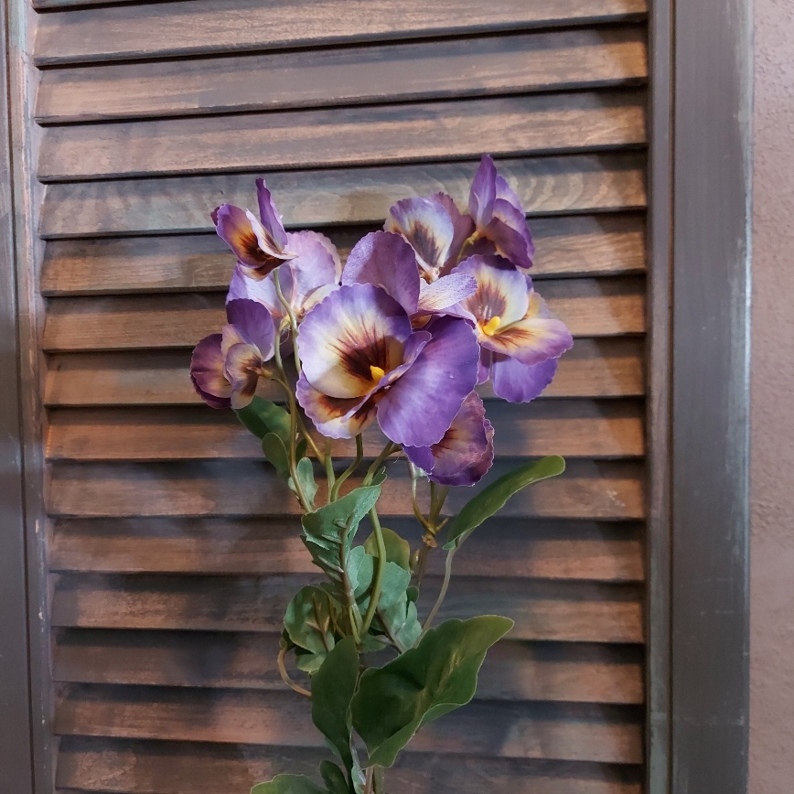 Viooltje kunstbloem met 'real touch' bloemen in een paarse kleur, van het merk Sylxz.