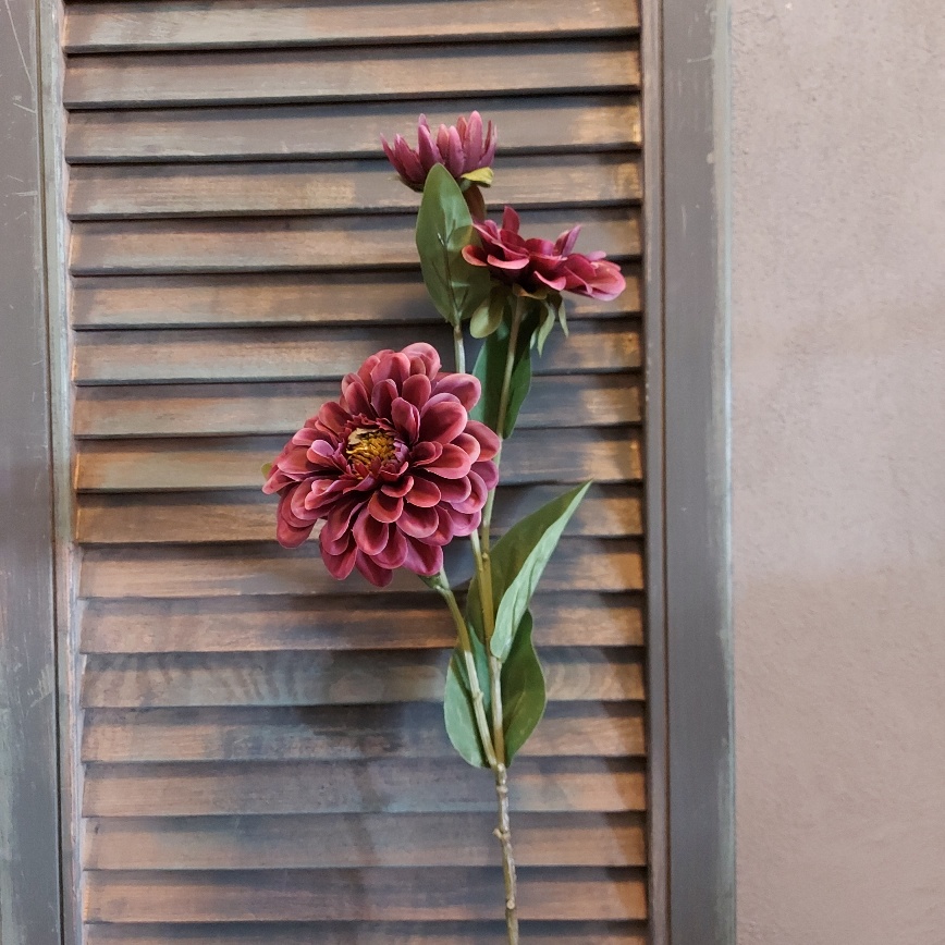 Zinnia kunstbloem met 'real touch' bloemen in een bordeaux rode kleur, van het merk Sylxz.