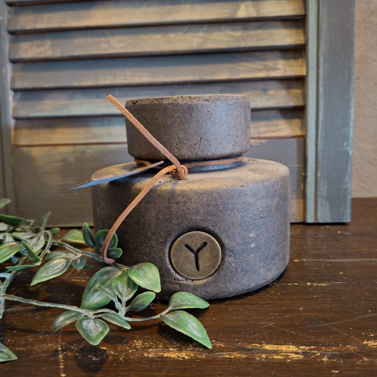 Vaas van aardewerk in een warm bruine kleur, van het merk Brynxz uit de serie Majestic Brown.