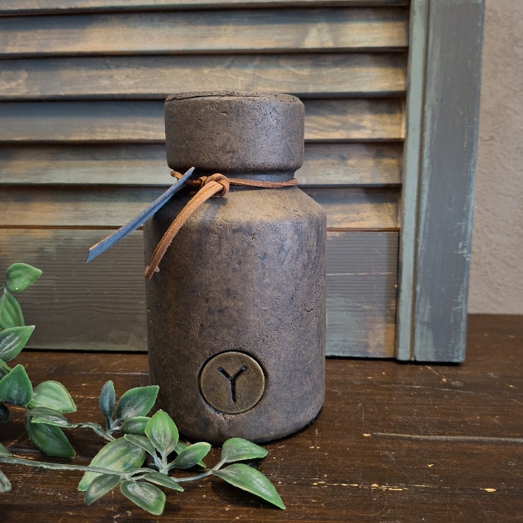 Vaas van aardewerk in een warm bruine kleur, van het merk Brynxz uit de serie Majestic Brown.