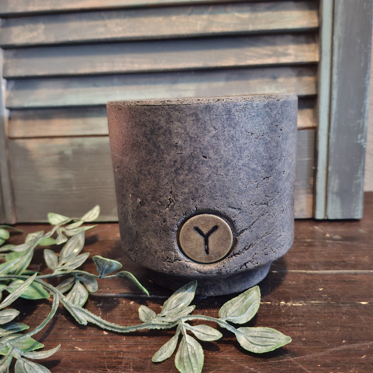 Bloempot van aardewerk in een warm bruine kleur, van het merk Brynxz uit de serie Majestic Brown.