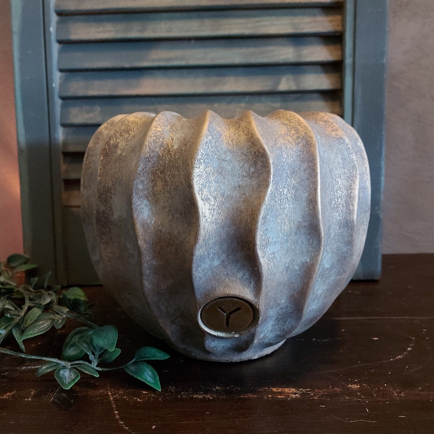 Bloempot van aardewerk in zachte kleurtinten van het merk Brynxz uit de serie Jewel.