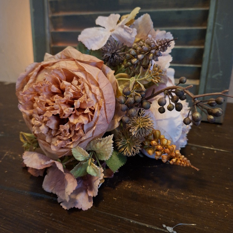 Boeketje kunstbloemen in een roze en oudroze kleur van het merk Sylxz.