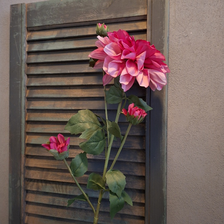 Dahlia kunstbloem met bloemen in een fuchsia roze kleur, van het merk Sylxz.