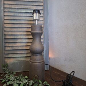 Balusterlamp van aardewerk in een warm bruine kleur, van het merk Brynxz uit de serie Majestic Brown.