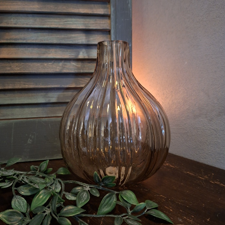 Bloemenvaas van bruin glas van het merk Countryfield.