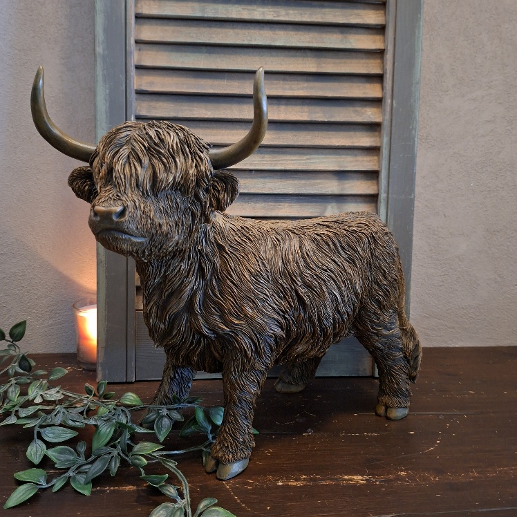 Staande Schotse Hooglander van Polystone, van het merk Countryfield.