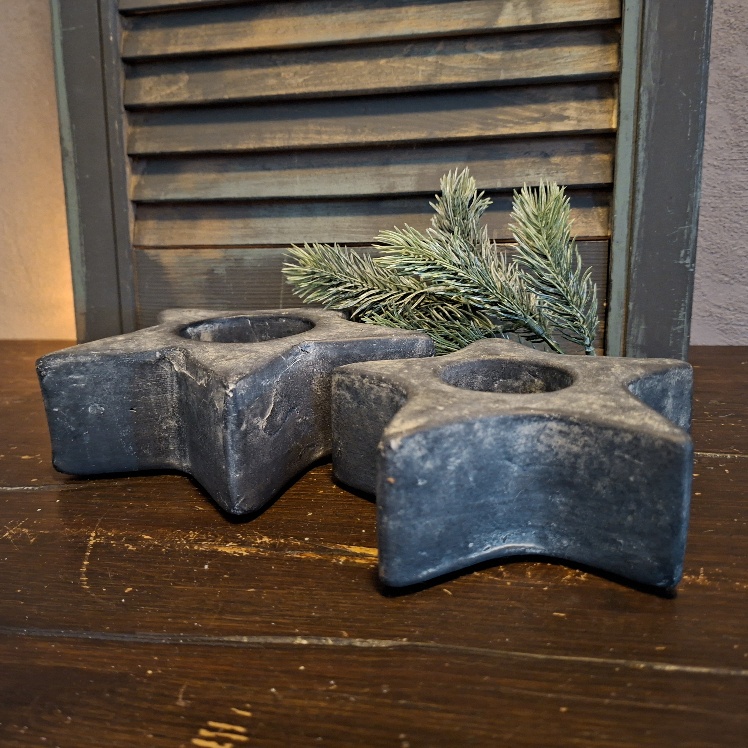 Sfeerlichten van aardewerk in een grijze kleur, van het merk Brynxz uit de serie Ancient Clay.