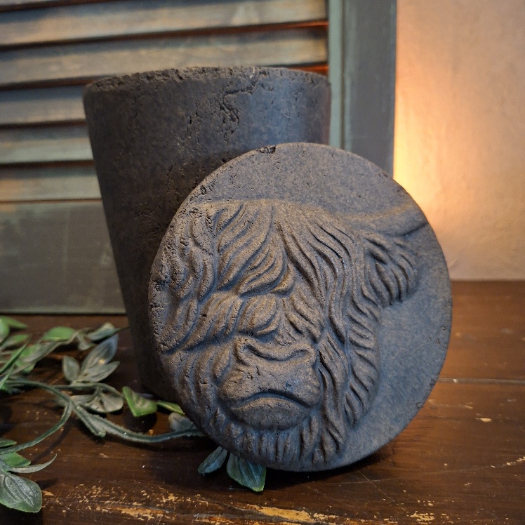 Pot van aardewerk met deksel in een warm bruine kleur. Van het merk Brynxz uit de serie Majestic Brown.