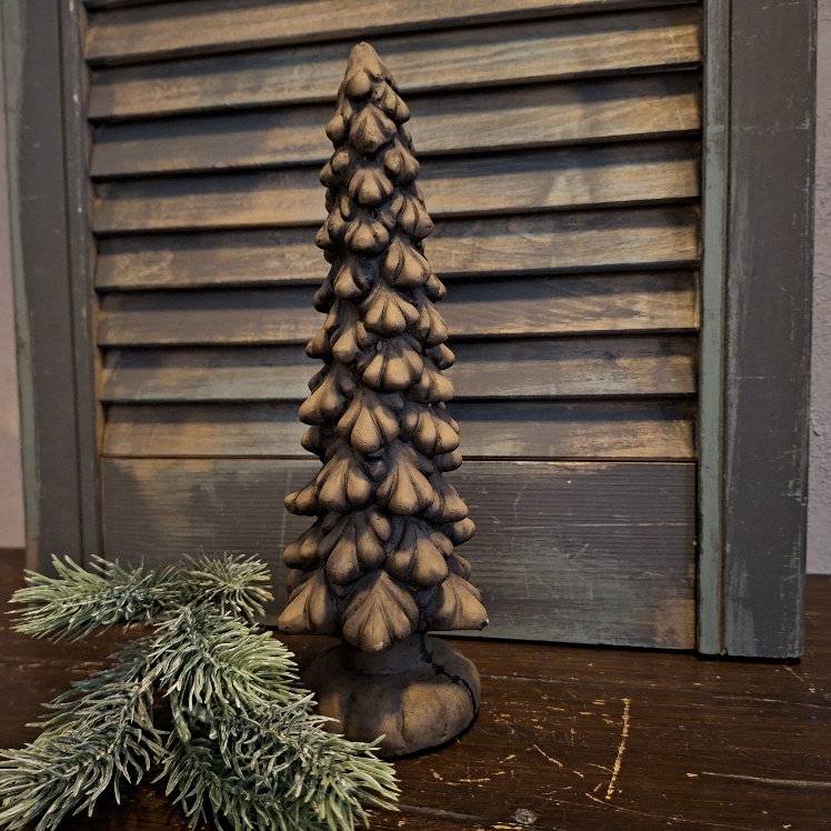 Kerstboom van aardewerk in een warm bruine gemêleerde kleur, van het merk Brynxz uit de serie Majestic Brown.