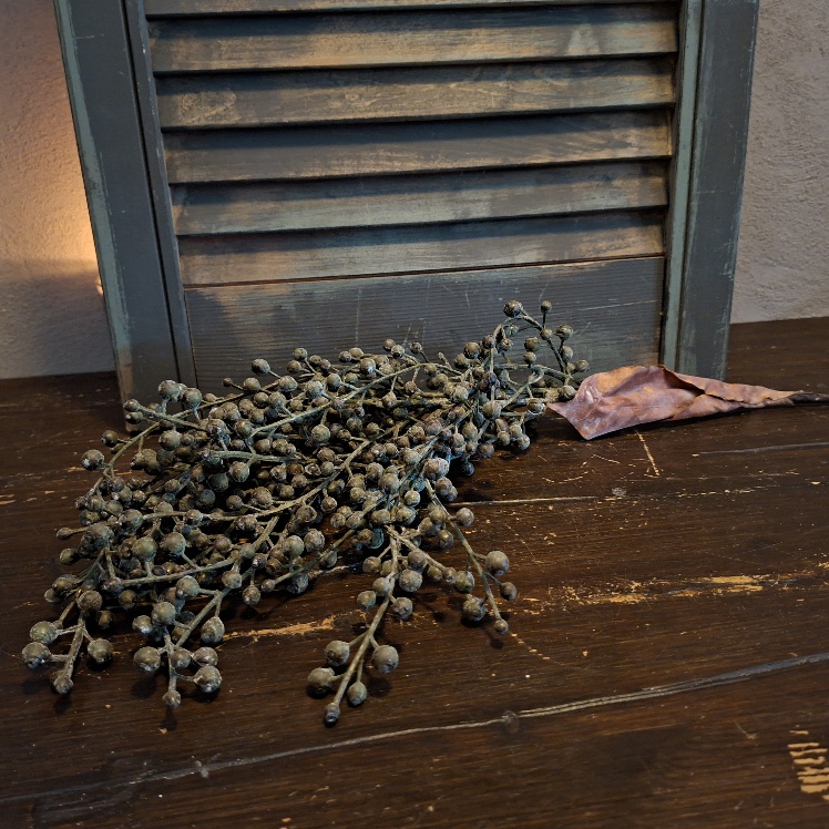 Dadeltak in een kunstvariant met groene vruchten, van het merk Countryfield.