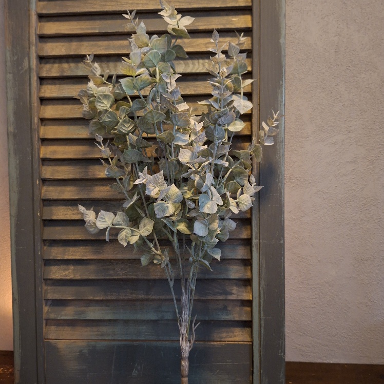 Eucalyptus kunstplant met ronde grijsgroene blaadjes van het merk Countryfield.