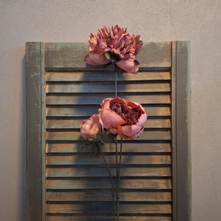 Pioenroos zijdebloem met drie bloemen in een oud roze kleur, van het merk Countryfield.