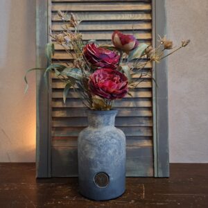 Boeket zijden bloemen inclusief vaas. Exclusief verkrijgbaar bij Creatieve Decoraties voor Jou.