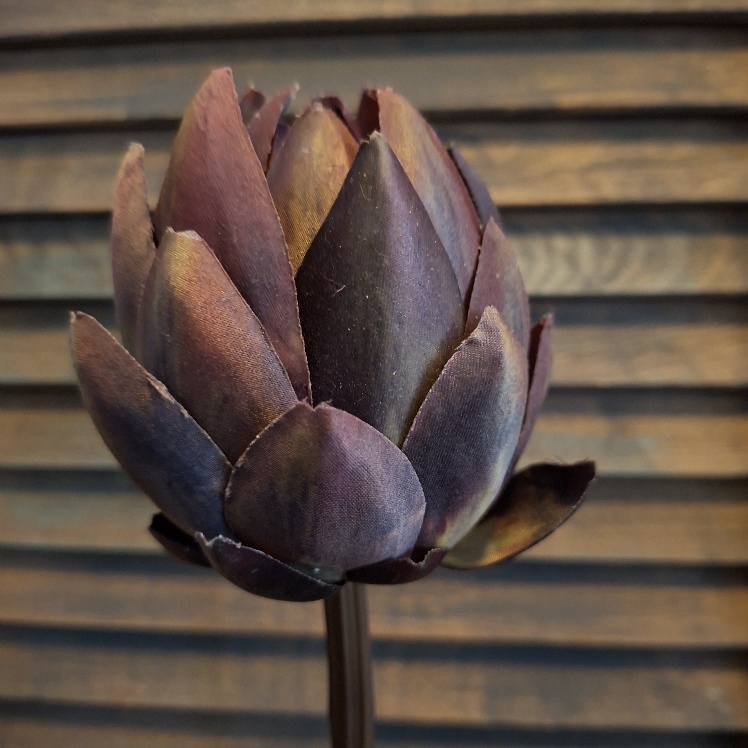 Artisjok zijdenbloem in een paarse kleur, van het merk Sylxz.
