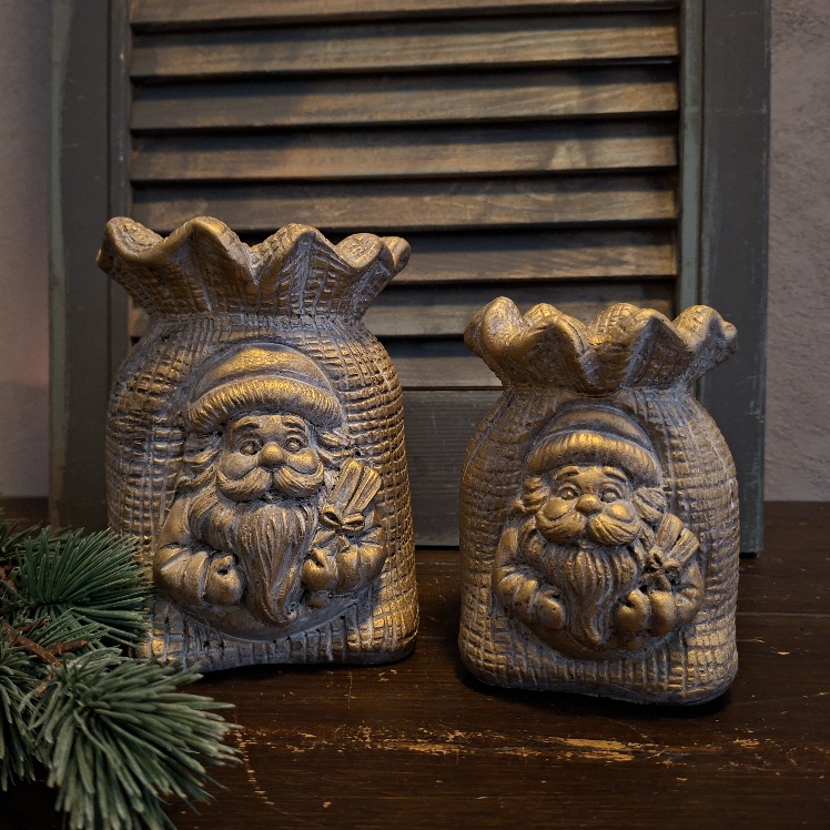 Set sfeerlichten van aardewerk met de Kerstman in zachte kleurtinten, van het merk Brynxz uit de serie Jewel.