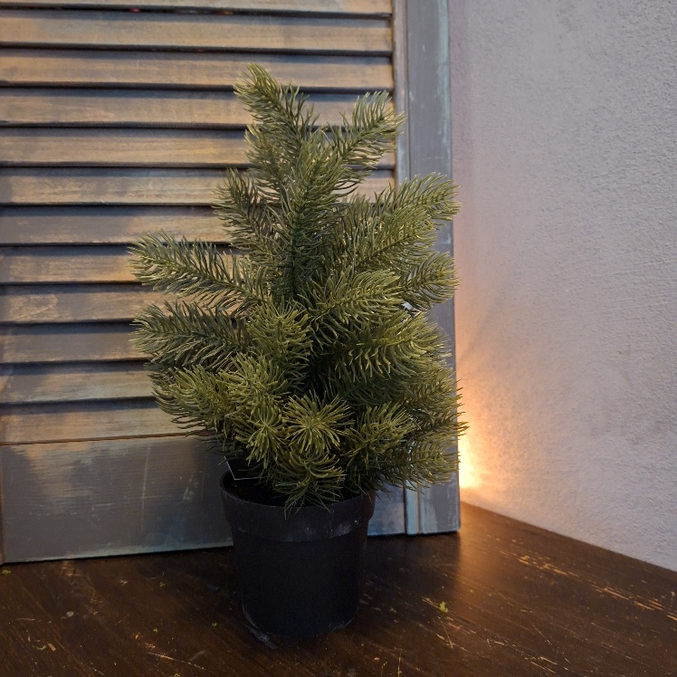 Kunstkerstboom in een pot, van het merk Countryfield.
