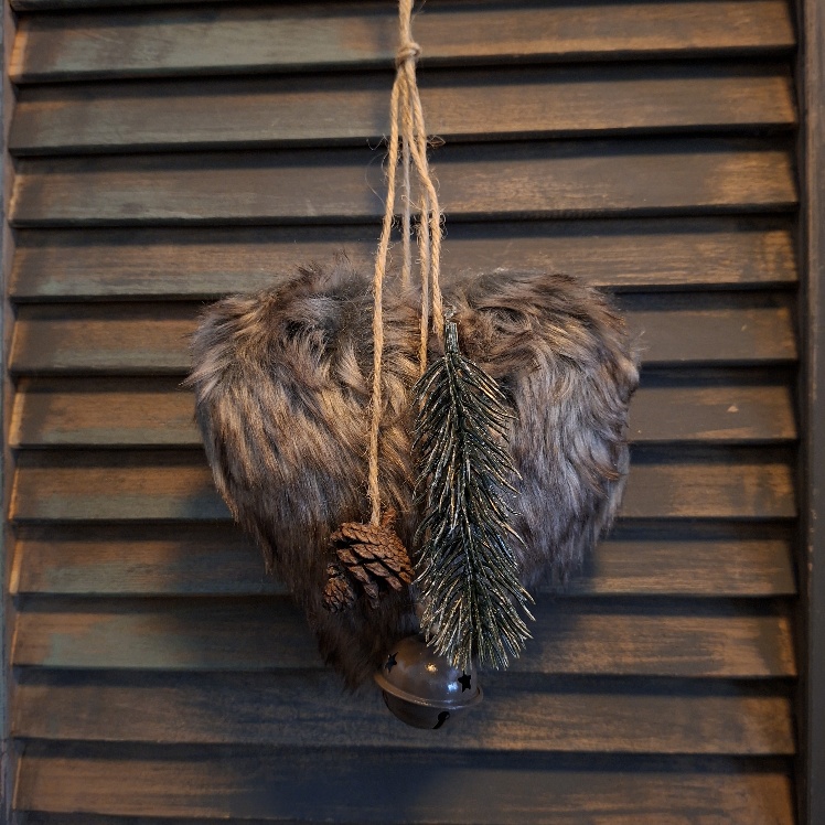 Kersthanger in de vorm van een hart met decoratie, van het merk Countryfield.