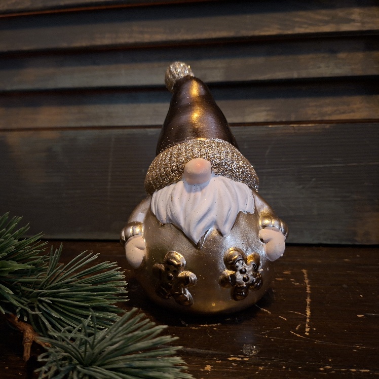 Kerstman van aardewerk in bruin en goud, van het merk Mansion Atmosphere.