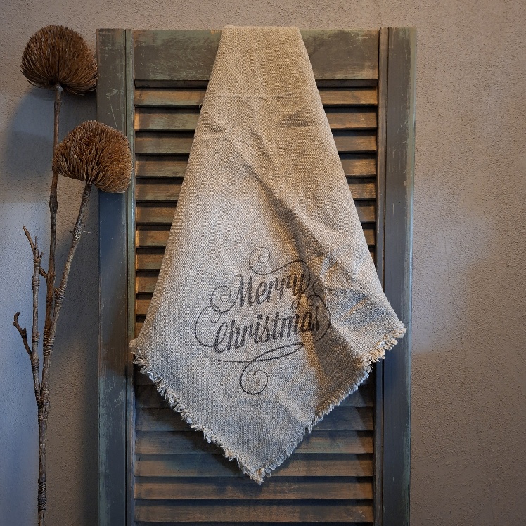 Shabby doek van linnen in een naturel kleur, met de tekst 'Merry Christmas'.