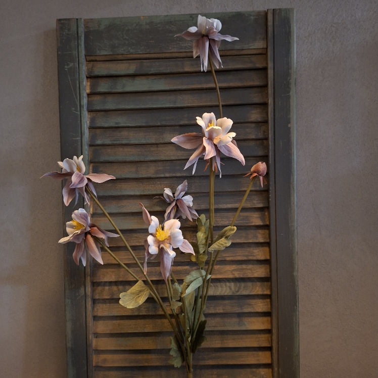 Akelei kunstbloem met bloemen in een lila kleur, van het merk Sylxz.