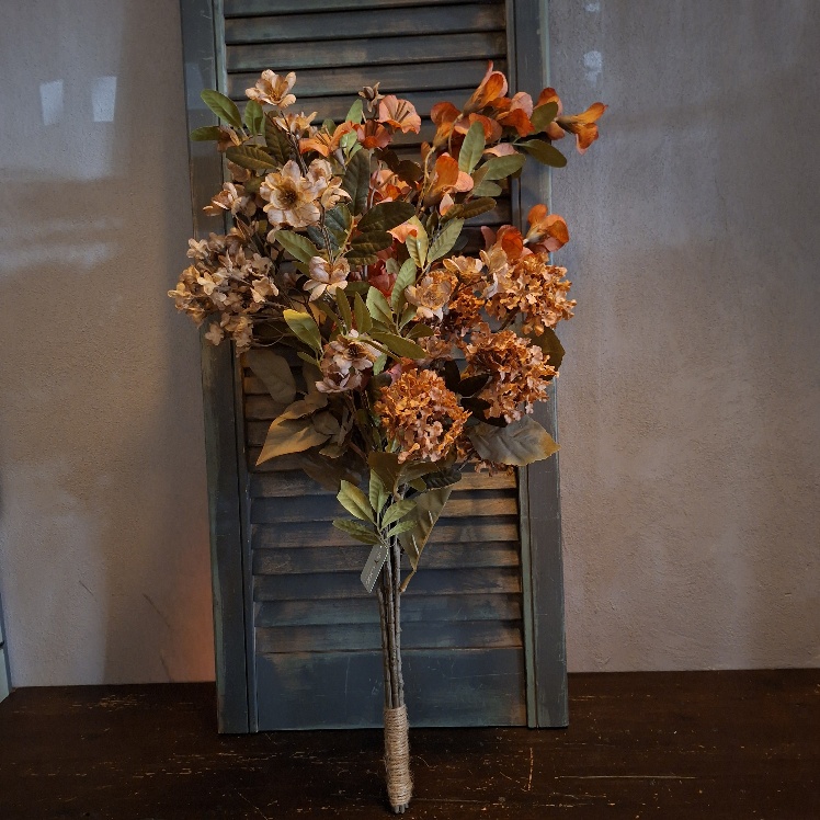 Compleet boeket kunstbloemen in zacht oranje kleuren, van het merk Sylxz.