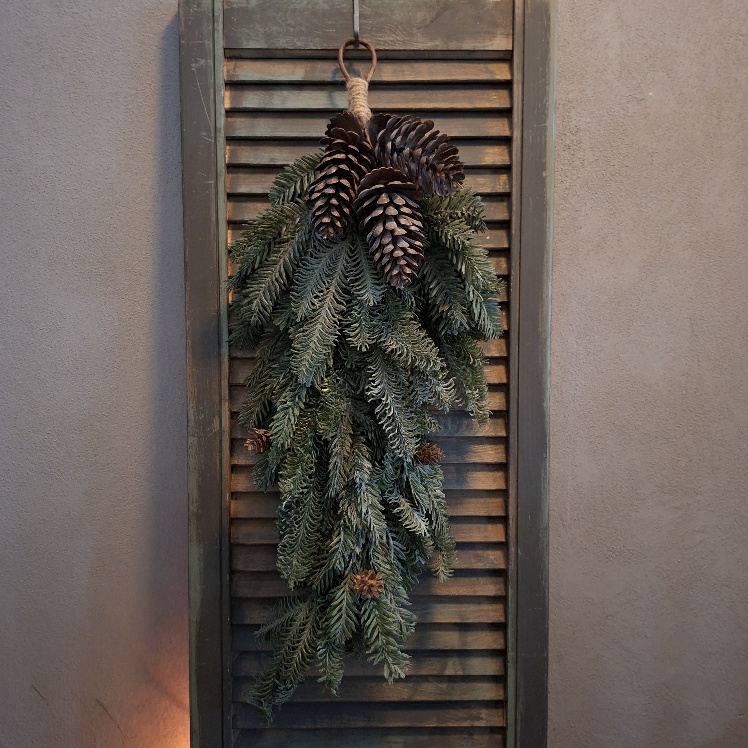 Kerst festoen van kunst dennentakken en dennenappels, van het merk Sylxz.
