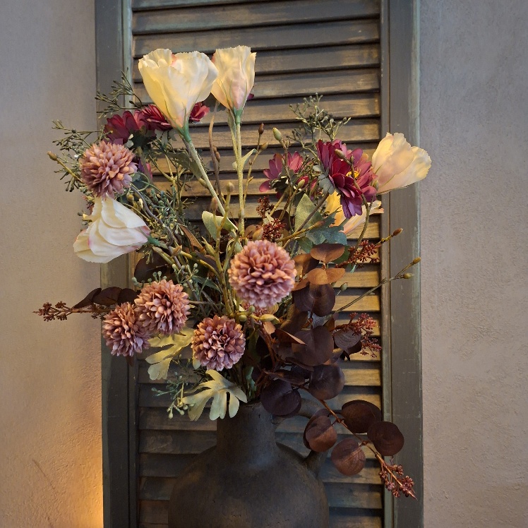 Compleet boeket zijden bloemen in paarse kleuren. Exclusief verkrijgbaar bij Creatieve Decoraties Voor Jou.